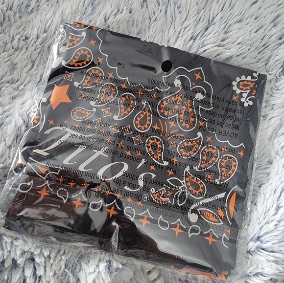 Black and Orange Bandana Handkerchief New In Package - Picture 4 of 4